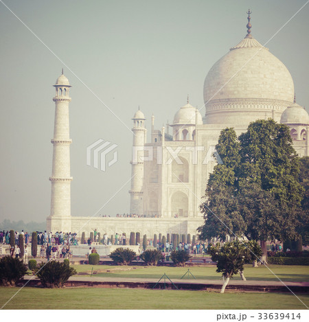 Amazing view on the Taj Mahal in sunset light 33639414