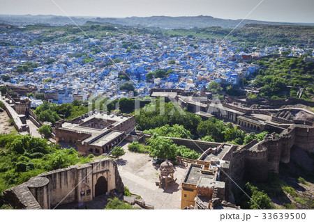 The blue city of Jodhpur with the Mehrangarh Fort. 33639500