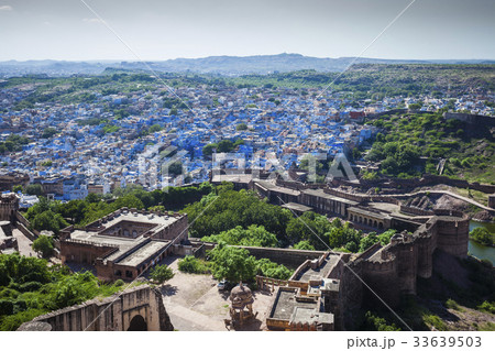 The blue city of Jodhpur with the Mehrangarh Fort. 33639503