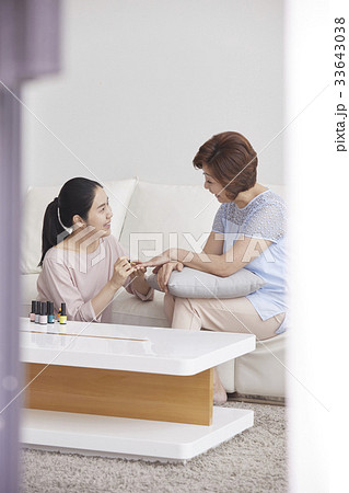 娘 マニキュア ソファ 33643038