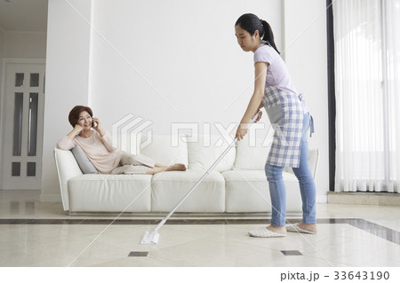 モップ 娘 ソファ 33643190