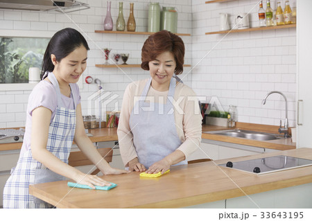 見下ろす 見おろす 娘 33643195
