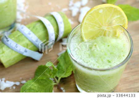 Cucumber smoothie 33644133