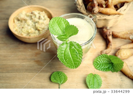 ginger juice 33644299