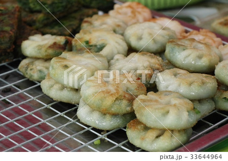 fried garlic chives dumpling 33644964