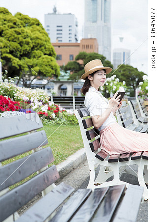 女性 旅行 横浜 ショートトリップ 散策 散歩 一人旅の写真素材