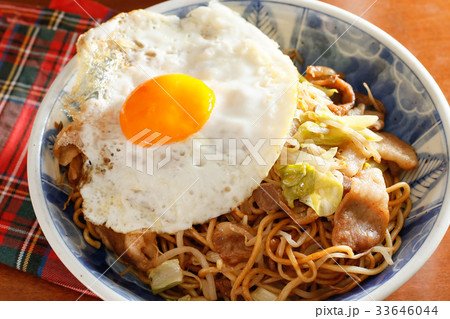 焼きそば目玉焼きのせ 33646044