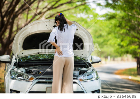 Women spection She opened the hood Broken Women spection She opened the hood Broken 33646688