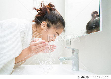 Woman wakes from sleep and she was cleansing face Woman wakes from sleep and she was cleansing face 33649277