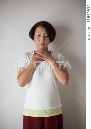 扁桃痛 のどの痛み 風邪 ミドル 扁桃痛 のどの痛み 風邪 ミドル 33649930