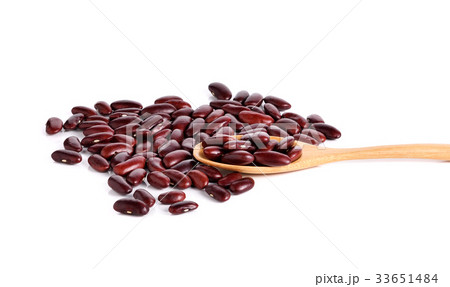 red beans on white background 33651484