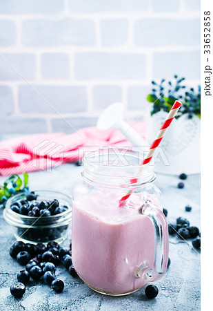 blueberry smoothie 33652858
