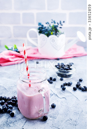 blueberry smoothie 33652859