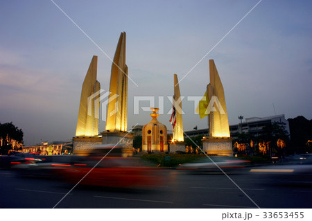 Democracy monument at Bangkok, Thailand 33653455