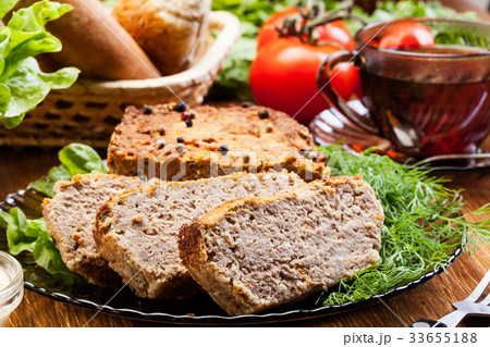 Traditional delicious meat pate with vegetables Traditional delicious meat pate with vegetables 33655188