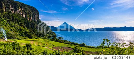 開聞岳と湖と棚田 33655443