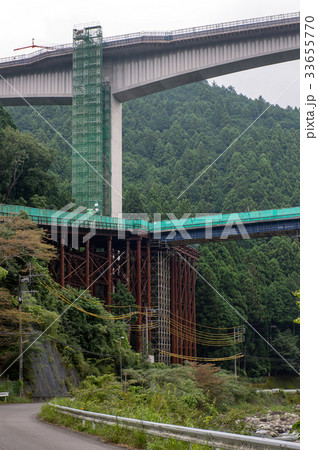 中部横断自動車道の建設中 33655770