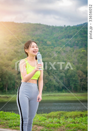 Sport and Health Lifestyle, beautiful young woman  33656052