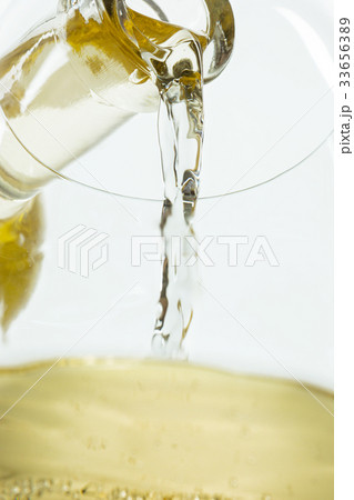 The white wine jet The white wine jet 33656389