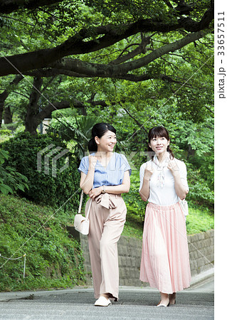 女性 旅行 横浜 ショートトリップ 散策 散歩 女性 旅行 横浜 ショートトリップ 散策 散歩 33657511