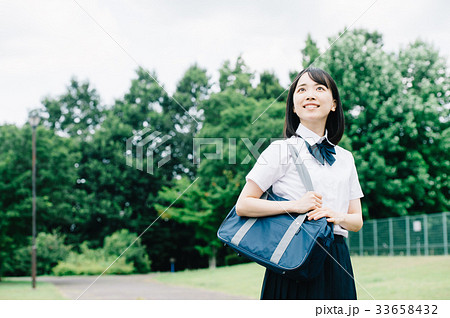 女子高校生 夏服 通学 女子高校生 夏服 通学 33658432