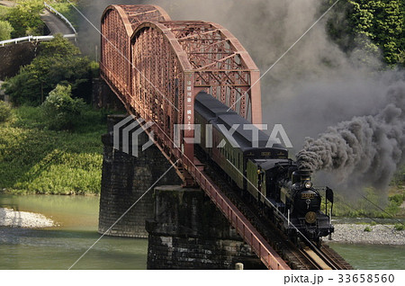 球磨川第1橋梁を通過するSL人吉(8620形+50系) 球磨川第1橋梁を通過するSL人吉(8620形+50系) 33658560