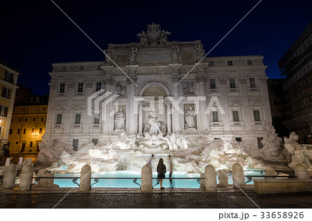 Trevi fountain, Rome 33658926