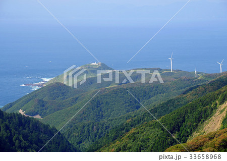 夏の竜飛岬　竜泊ラインと灯台 33658968