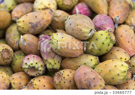 Ripe cactus fruits taken off close-up 33660777