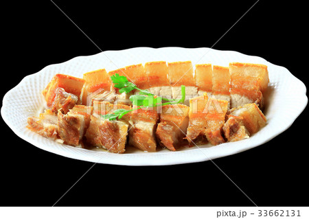 Fried crispy pork, sort in the white plate. 33662131