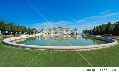 Beautiful view of famous Schloss Belvedere 33662170