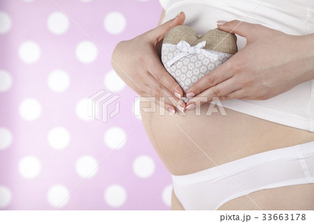 Close up of a cute pregnant belly, Heart Close up of a cute pregnant belly, Heart 33663178