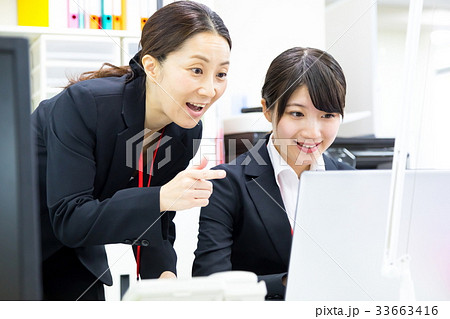 女性社員 OL 新人教育 ビジネスマン サラリーマン パソコン オフィスイメージ ビジネスイメージ 女性社員 OL 新人教育 ビジネスマン サラリーマン パソコン オフィスイメージ ビジネスイメージ 33663416