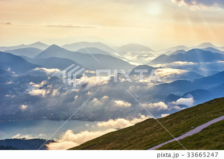Golden sunset in austrian Alps 33665247