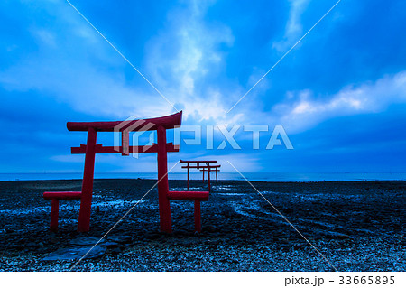 海中鳥居の夜明け 佐賀県 太良町 海中鳥居の夜明け 佐賀県 太良町 33665895