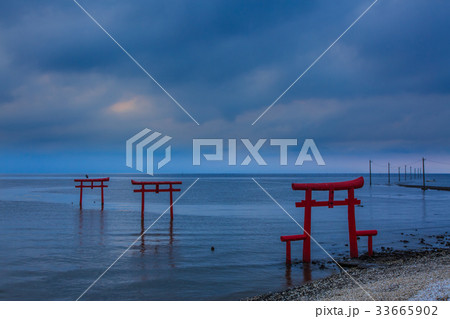 海中鳥居の夜明け 佐賀県 太良町 海中鳥居の夜明け 佐賀県 太良町 33665902