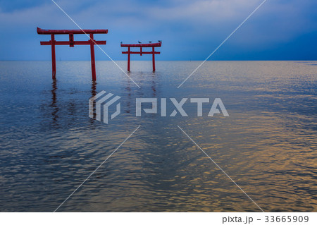 海中鳥居の夜明け　佐賀県　太良町 33665909