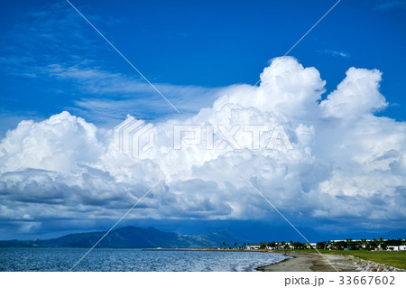 海 ビーチ 雲 33667602