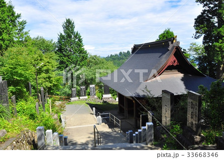 武蔵御嶽神社境内と随身門 33668346