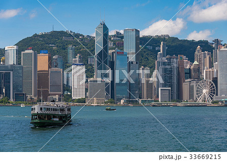 香港の高層ビルとスターフェリー 33669215