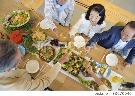 シニア - 食事会 - 同窓会 シニア - 食事会 - 同窓会 33670040