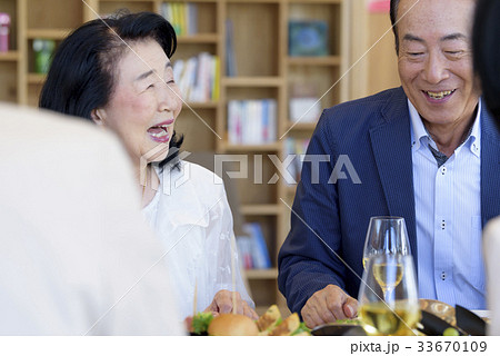 シニア - 食事会 - 同窓会 シニア - 食事会 - 同窓会 33670109