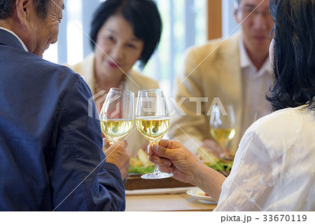 シニア - 食事会 - 同窓会 33670119