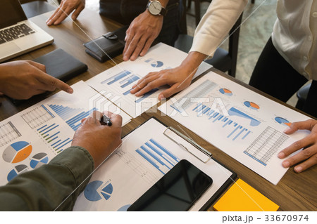 Start up business. Group of young founder meeting 33670974