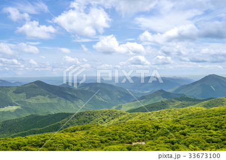 道後山山頂から大池方面の展望（広島県庄原市）　※作品コメント欄に撮影位置情報有り 33673100