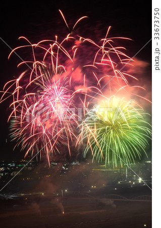加古川花火大会(兵庫県加古川市) ※作品コメント欄に撮影位置情報有り 加古川花火大会(兵庫県加古川市) ※作品コメント欄に撮影位置情報有り 33673750