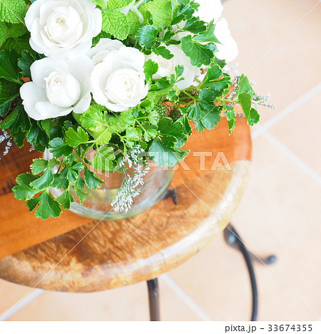 白バラのブーケ 白バラのブーケ 33674355