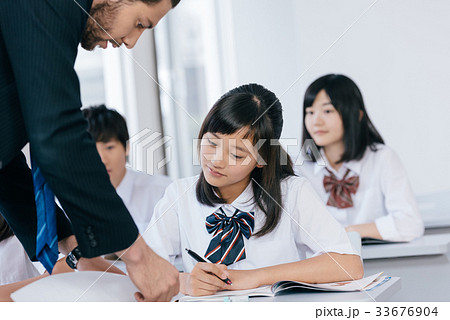 10代　中高生　学習イメージ 33676904