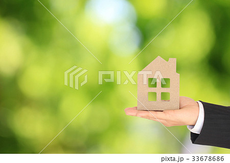 家、アパートの環境 緑の背景 House, apartment, green and ecology 33678686