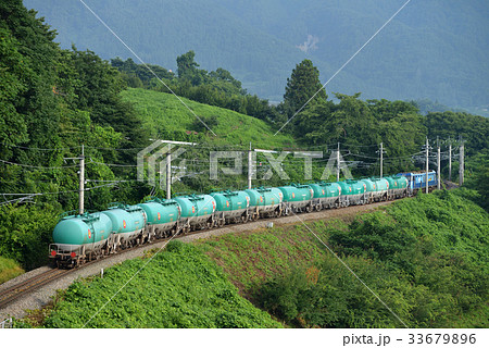 篠ノ井線を行くEH200タンク貨物列車 33679896